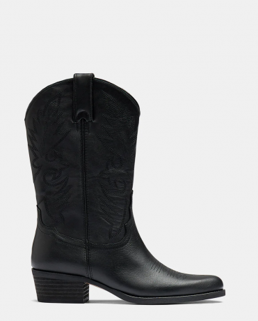 Las Botas Camperas: El Toque Trendy para Brillar en un Festival